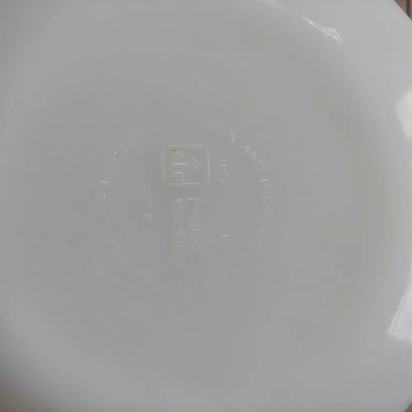 Anchor Hocking Milk Glass Casserole Dish Fruit Theme 1.5 Quart  Round - Picture 9 of 9